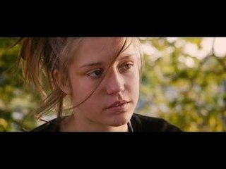 Blue Is the Warmest Colour clip #3