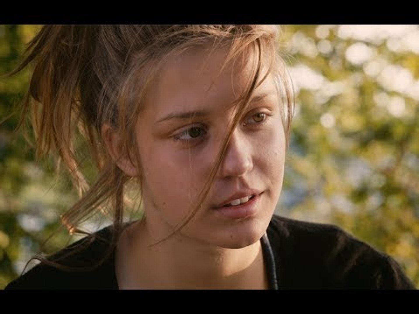 Blue Is the Warmest Colour clip 1