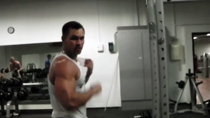 Human Flag - Who said bodybuilders are not athletic?