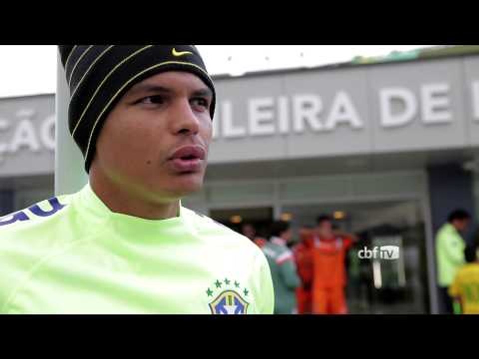 Mesmo sem jogar, Thiago Silva ajuda a equipe