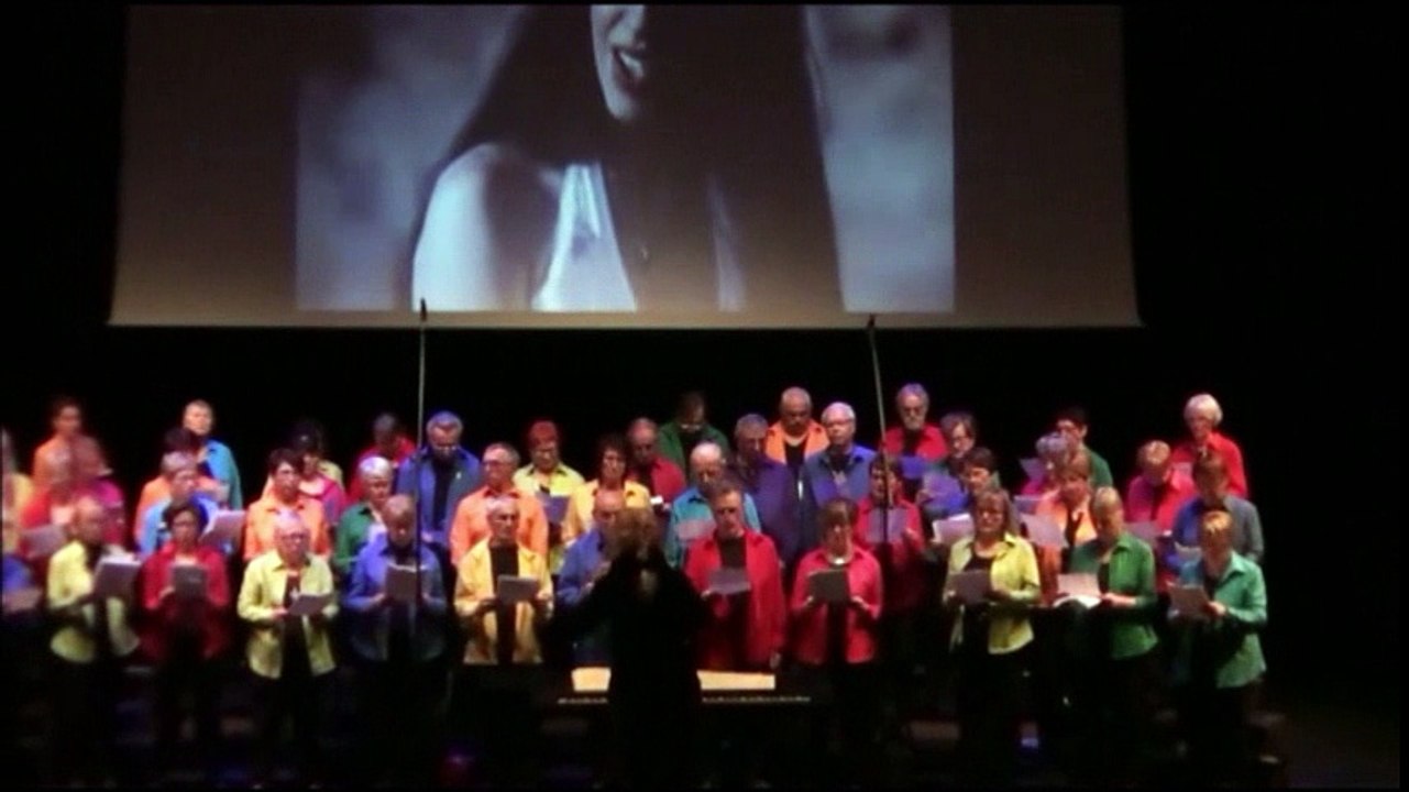 2° La chorale Chanlibre de Millau chante PRAYER OF MOTHERS sous la direction de Cécile FOREST