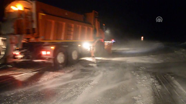 Tendürek Geçidi'nde kar yağışı ve tipi - AĞRI