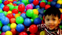 Video per bambini con Playground e tanti giochi e palline colorate