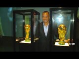 Cafu visita o Museu Seleção Brasileira e revê taças das Copas do Mundo de 1994 e 2002