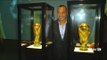 Cafu visita o Museu Seleção Brasileira e revê taças das Copas do Mundo de 1994 e 2002