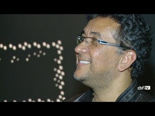Humorista Maurício Manfrini, o Paulinho Gogó, visita o Museu Seleção Brasileira