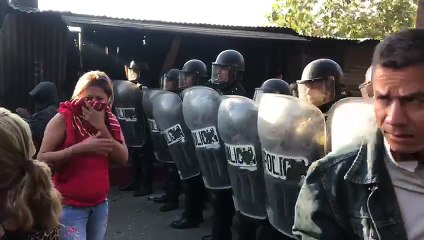 Familiares de reclusos del preventivo de la zona 18 se enfrentan con antimotines