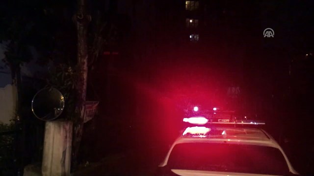 Kadıköy'de apartmanın 10'uncu katından düşen genç öldü - İSTANBUL