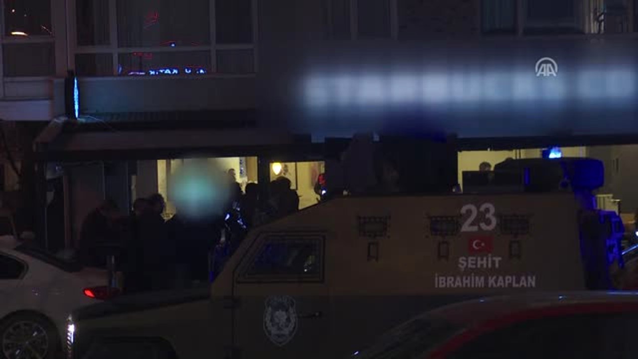 Başkentte Başına Silah Dayayan Kişi Kendisini Kafeye Kilitledi
