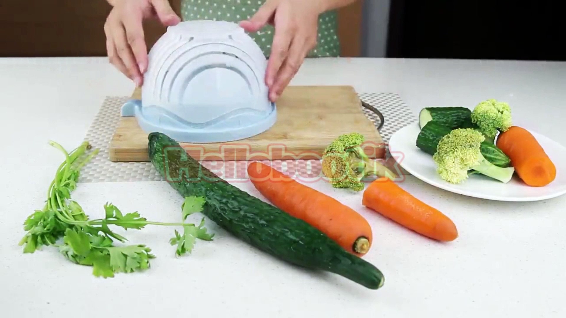 Salad Cutter Bowl – get your chopped salad in 60 seconds