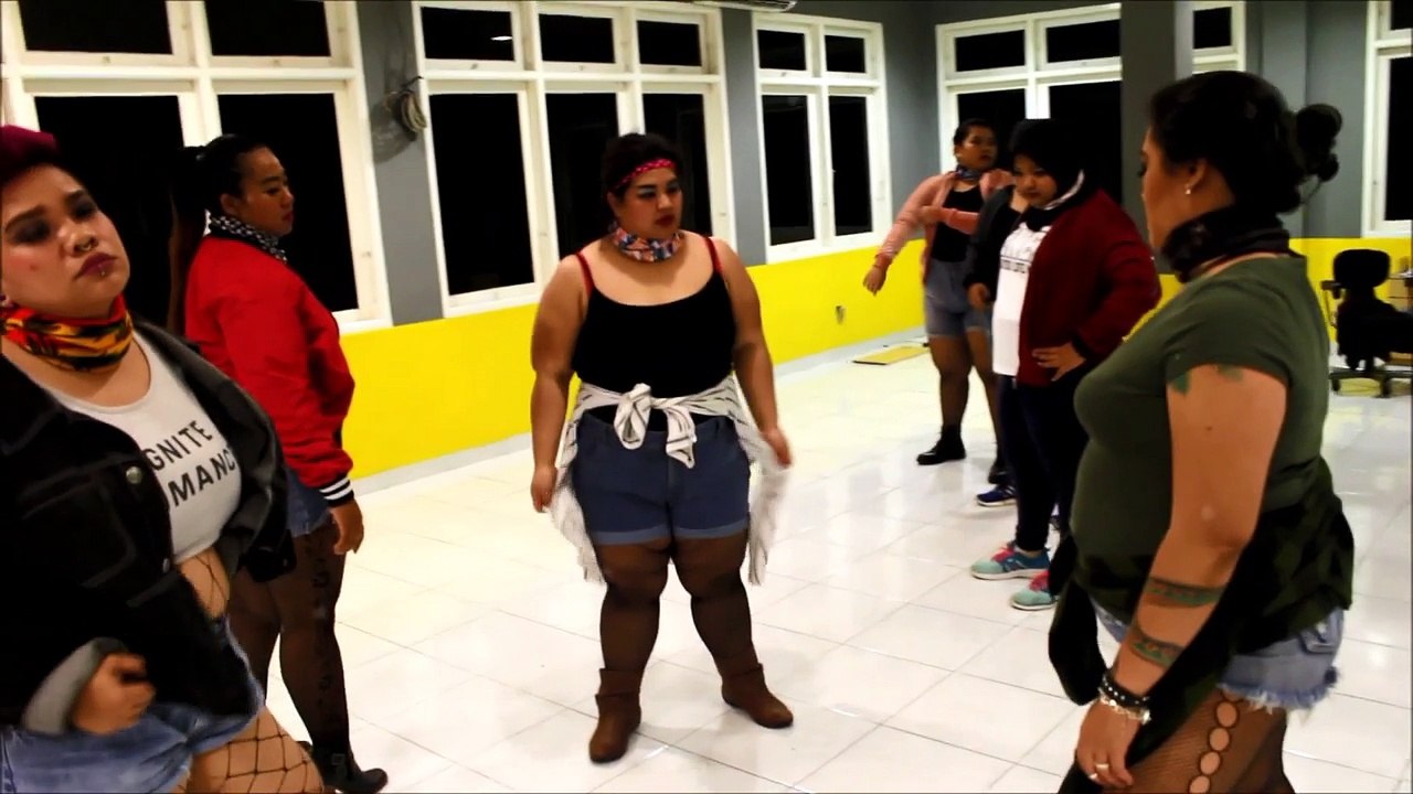 Squad - So Sexy Candid 2