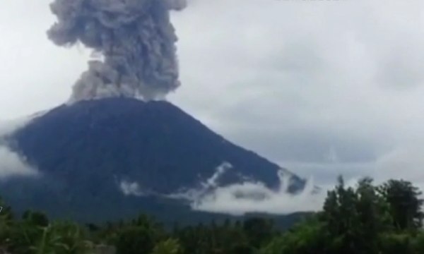 Aktivitas Vulkanik Gunung Agung Saat Ini Masih Tinggi