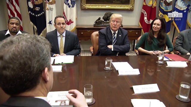 Trump critica a los inmigrantes de los países de mierda