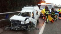 Bomberos del SEPA rescatan a dos heridos en accidente de tráfico en Villaviciosa, Asturias