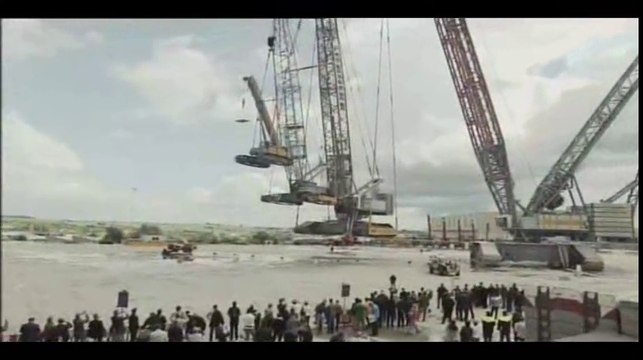 Cette grue géante peut soulever 3 autres grues - Liebherr Crane Mobile