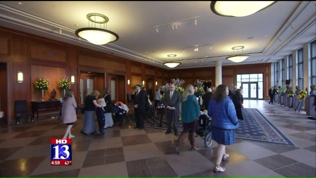 Thousands Honor LDS Church President Thomas S. Monson at Public Viewing