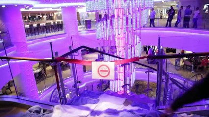 bateau de croisière pris dans une grosse tempête