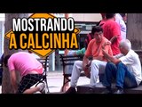 MOSTRANDO A CALCINHA | Na Sarjeta