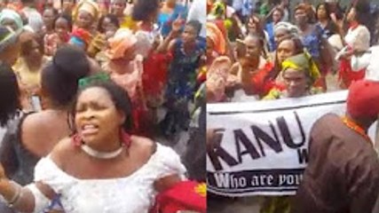 IPOB WOMEN DID THIS TO IGBO ELDERS TODAY FOR TELLING THEM TO FOGET BIAFRA AND KANU