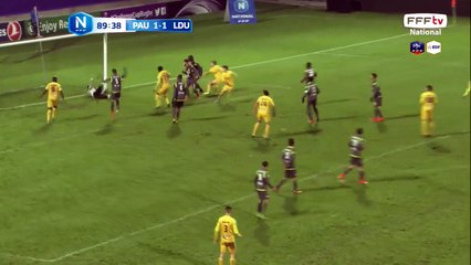 Quelle parade du gardien lyonnais !