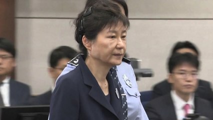 막오른 '朴 재판' 투트랙...'국정원 뇌물' 집중 / YTN