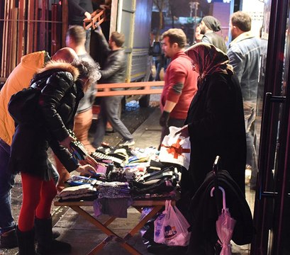 İpek Tanrıyar, Seyyar Satıcıdan 10 TL'ye 5 Çift Çorap Aldı