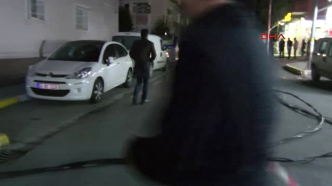 Avcılar'da Yüksek Gerilim Hattına Takılan Vinç Elektrik Direğini Devirdi