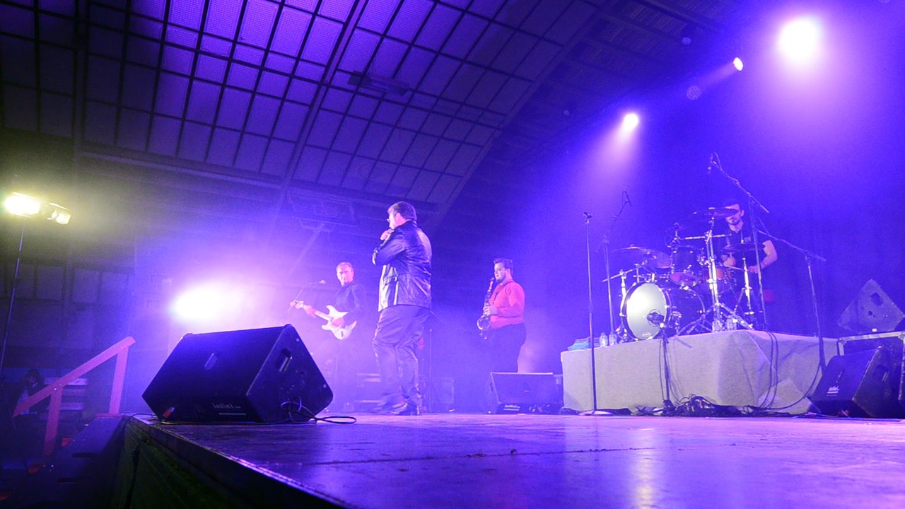 Thierry Luthers chante Johnny Hallyday à Waremme