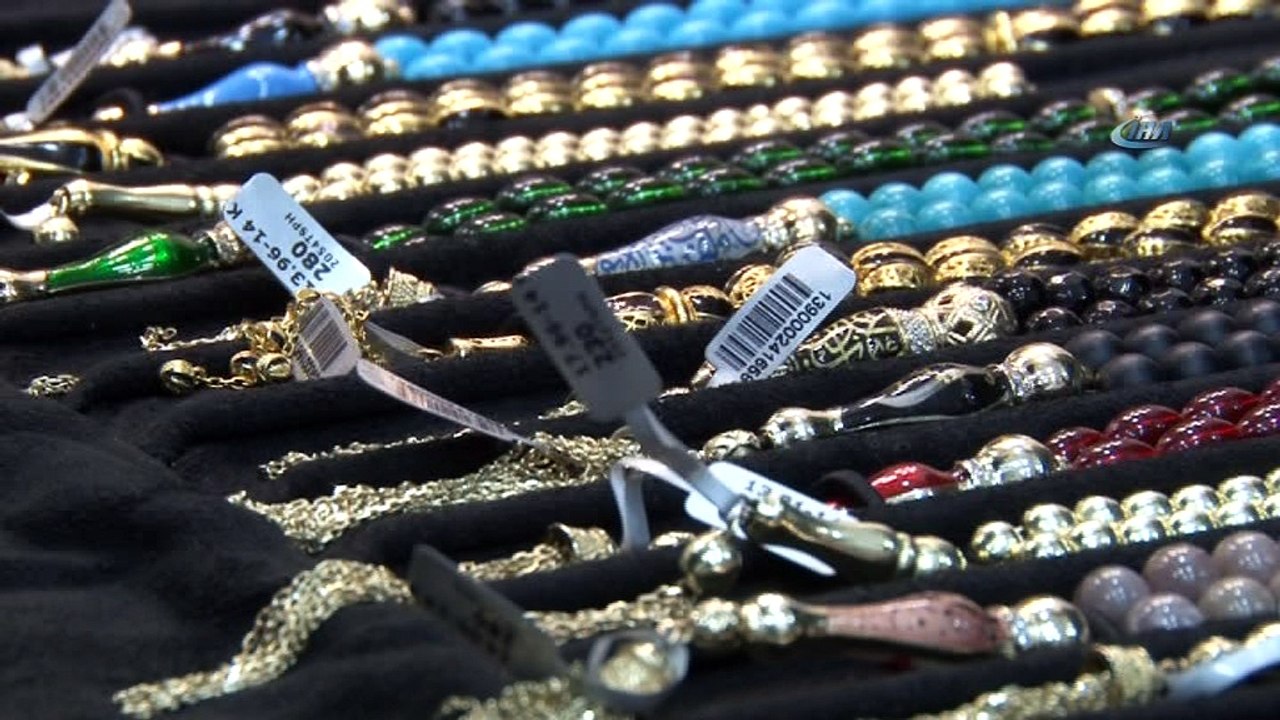 Altın biberon ve emzik ilgi çekiyor