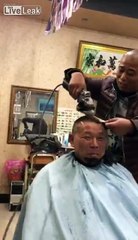 se faire couper les cheveux à la disqueuse