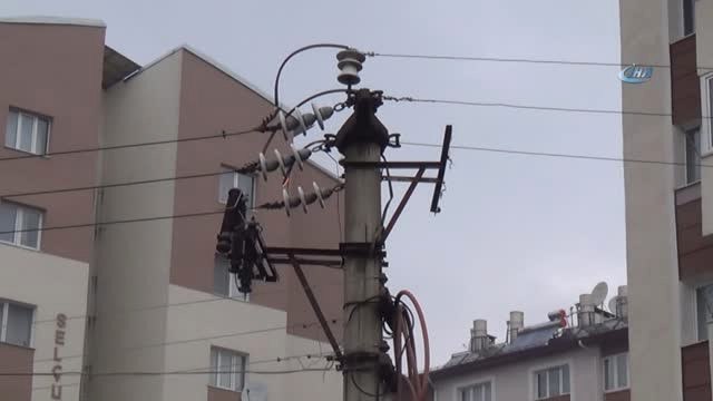 Elektrik Ark'ının Çıkardığı Ses Mahalleliyi Korkuttu