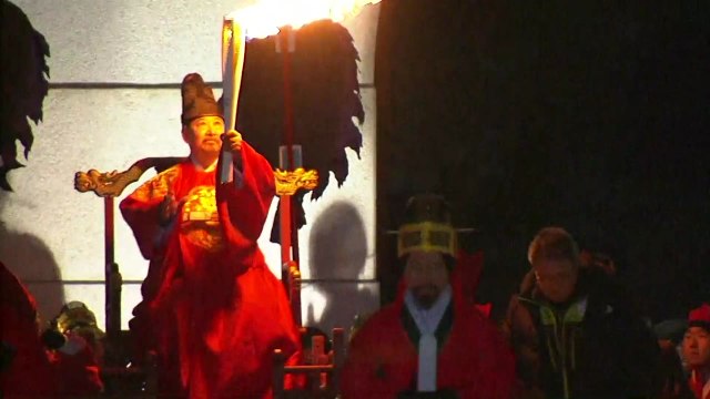 서울 밝힌 평창 성화...어가·드론 '이색 봉송' / YTN