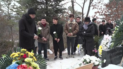 영화 '1987' 제작진, 고 박종철 열사 묘 참배 / YTN
