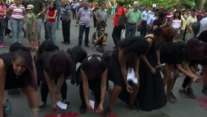 Women demand right to legal abortions in Chile