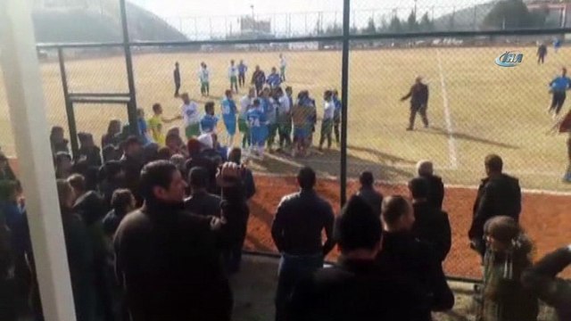 Amatör maçta kavga
