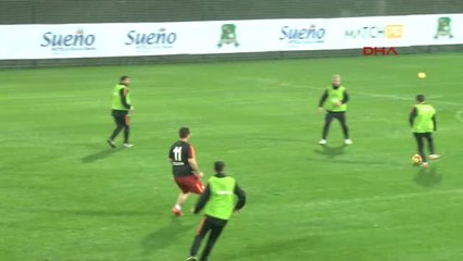 Galatasaray Teknik Heyeti ile Basın Mensupları Maç Yaptı