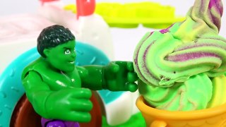 Peppa Pig e George Tomam Sorvete de Massinha Play-Doh do Hulk! Em Portugues