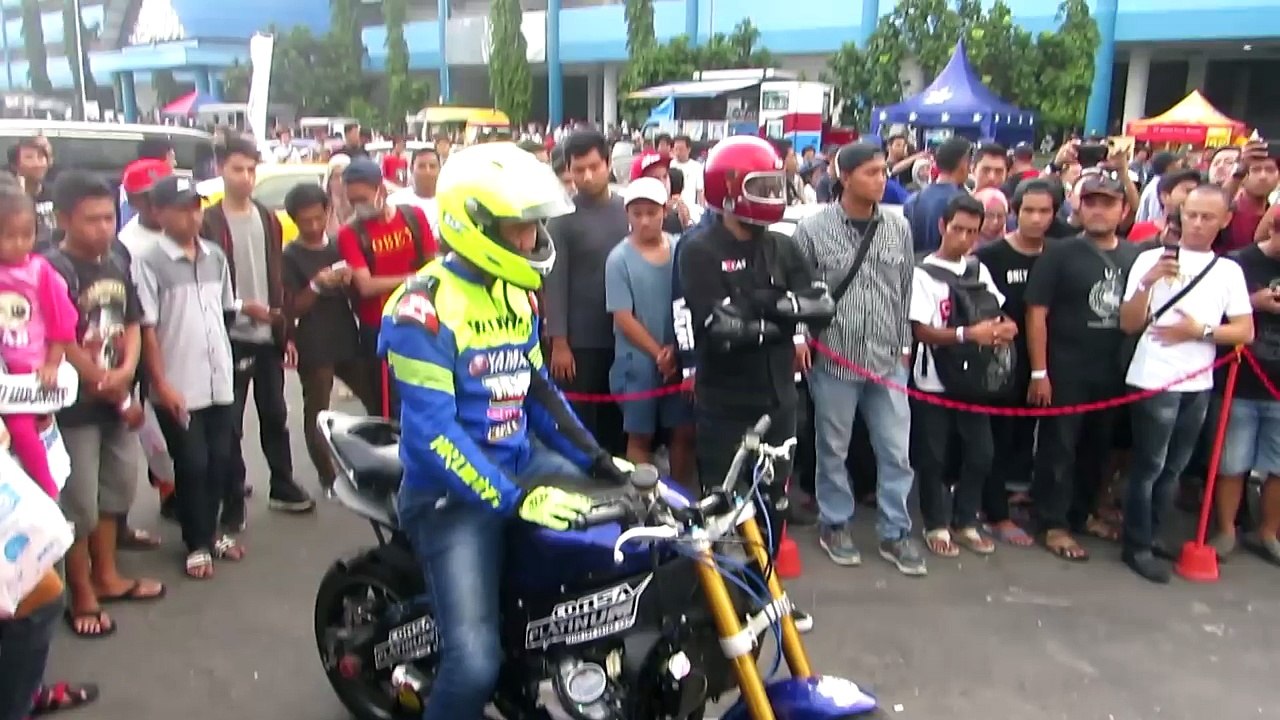 Wawan Tembong Full Terbaru - Endingnya Lucu!! Freestyle Motor Yamaha R6 dan MT25 (AMF 2016 Jogja)