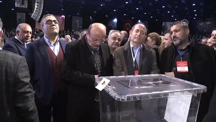 CHP İstanbul İl Kongresi'nde Oy Kullanımı Başladı