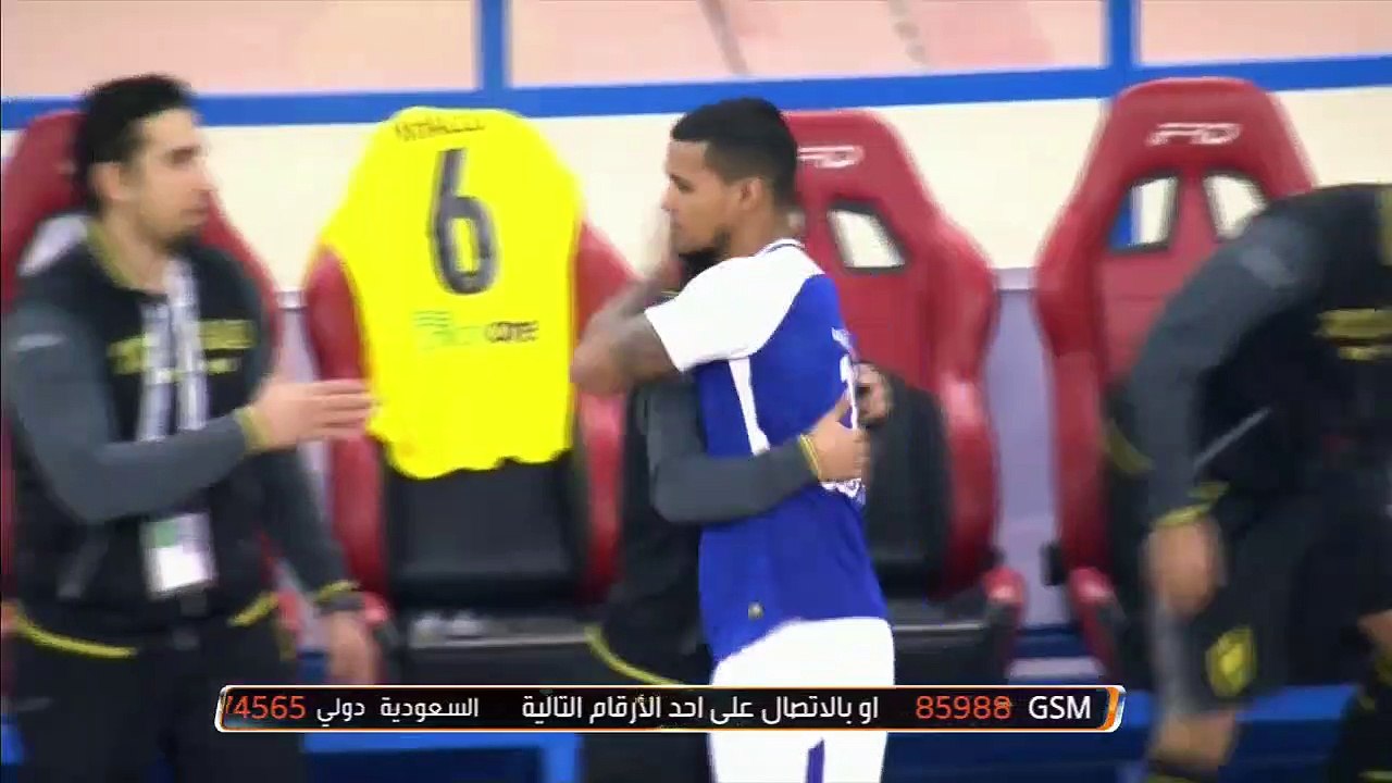 كلاسيكو ناري بين الهلال والاتحاد ينتهي بالتعادل 1-1 في ليلة تألق الحراس