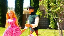 Barbie Toys & Dolls - Elsa Buys Present for Anna at Barbies Wedding Shop & Rapunzel Buys a Dress