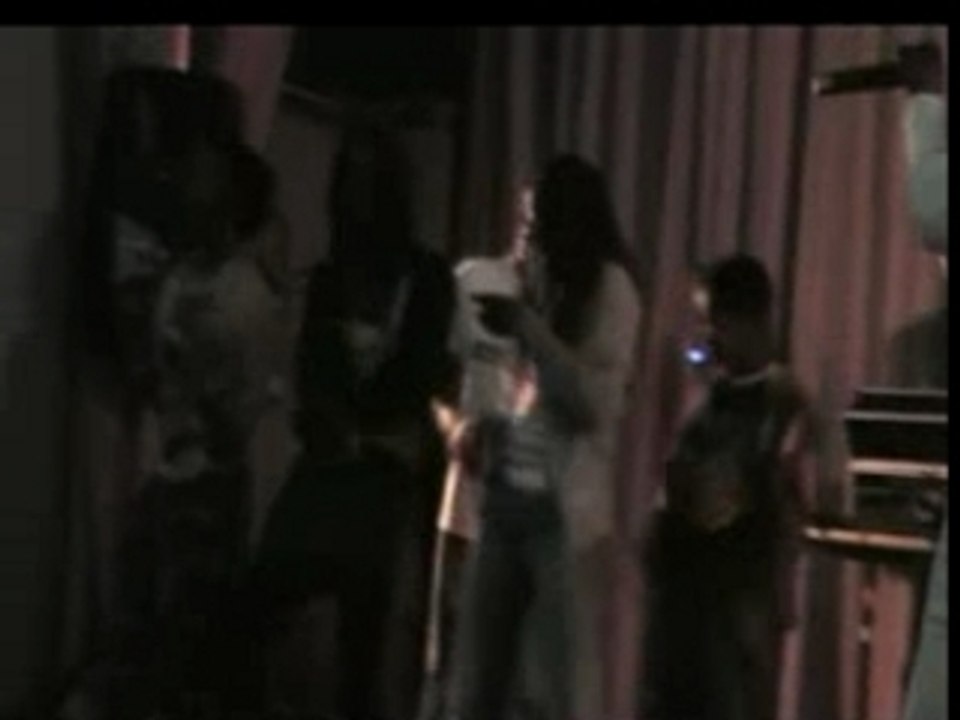 Danse africaine par des jeunes filles comores