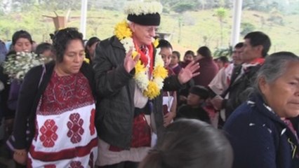 El obispo de San Cristóbal visita un campamento de desplazados en el sur de México