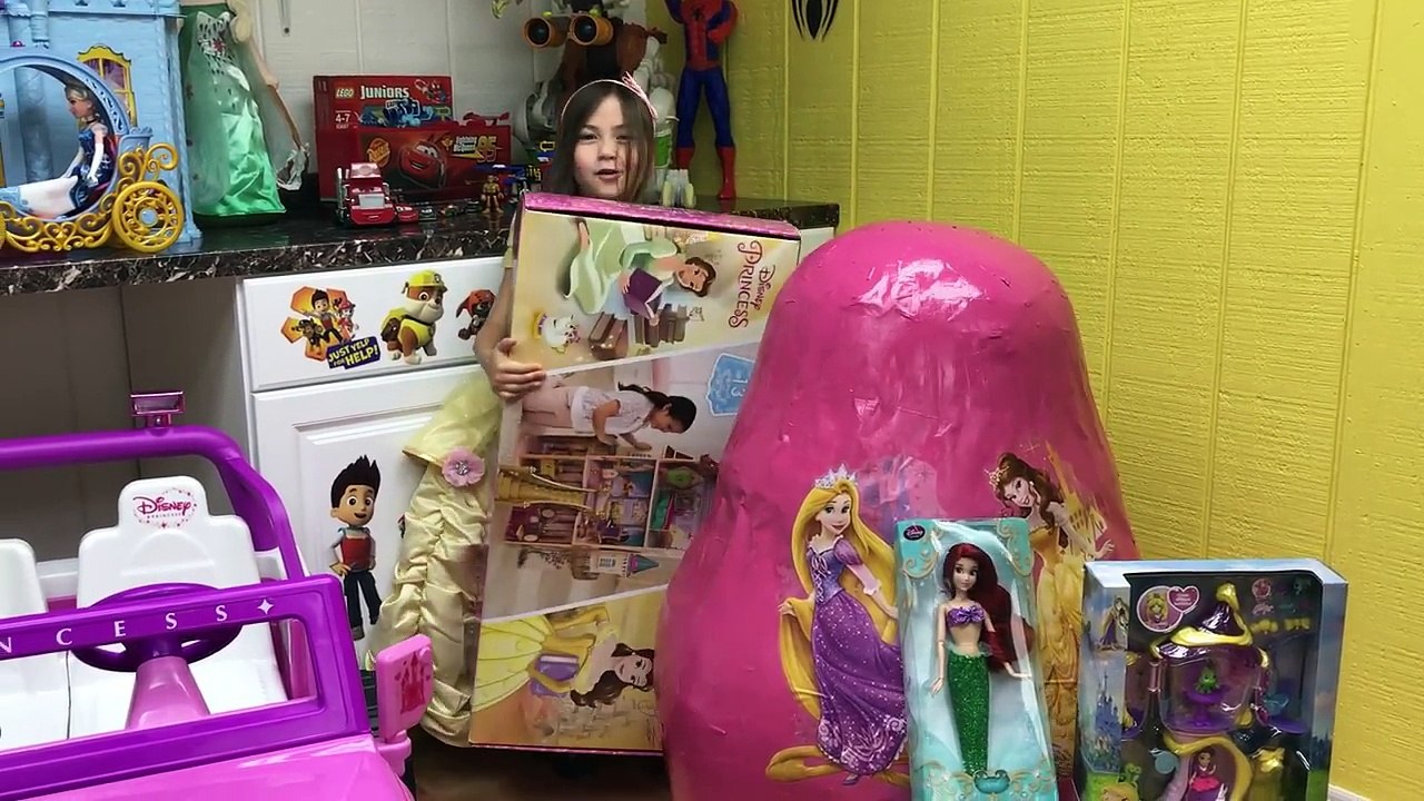 HUGE DISNEY PRINCESS SURPRISE EGG TOYS Biggest Ever Castle Disney Ride-On Belle Frozen Let it Go Mic