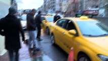 Beyoğlu’nda silahlı çatışma... Kurşunlar taksiye ve belediye otobüsüne isabet etti