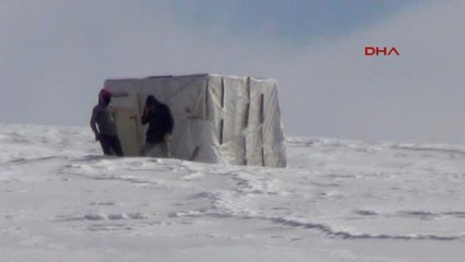 Bingöl Telefonla Görüşmek İçin Karlı Yüksek Tepelere Kulübe Kurdular