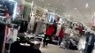 Des magasins H&M saccagés en Afrique du Sud après la publicité mettant en scène en enfant noir portant le sweat-shirt: 
