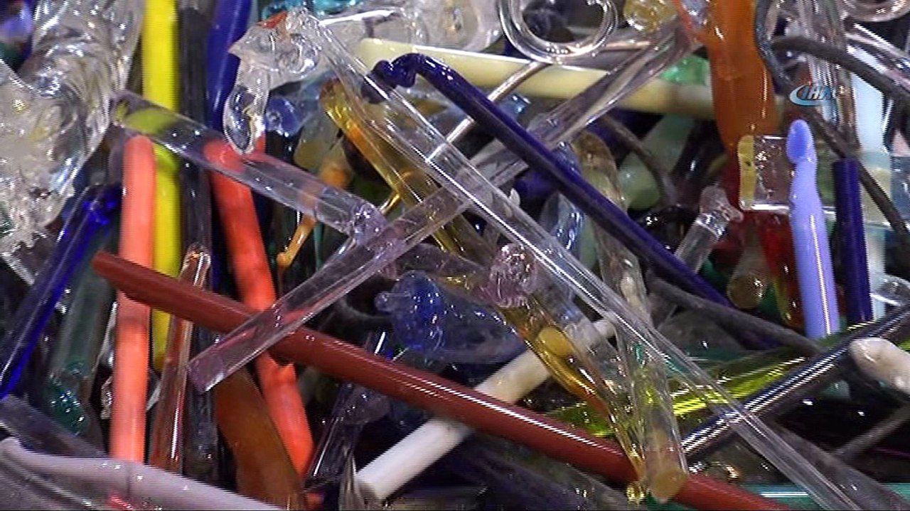 Mühendisliği bırakıp cam sanatına gönül verdi