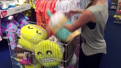 Princes Ella sprains her ankle and goes on mini shopping spree @ justice Sephora & pet smart vlog 7