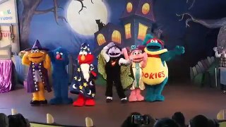Halloween 2016 Opening Day- The Not-Too-Spooky Howl-O-Ween Radio Show @ Sesame Place/ Sesame Street